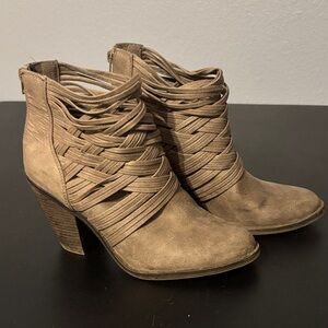 Fergalicious Size 9 Gray Booties